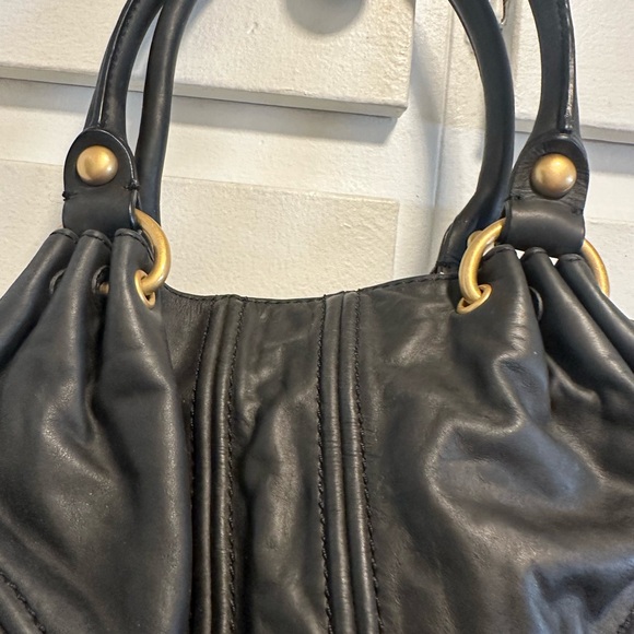 Juicy Couture Black Shoulder Bag with Gold Details - Picture 5 of 9